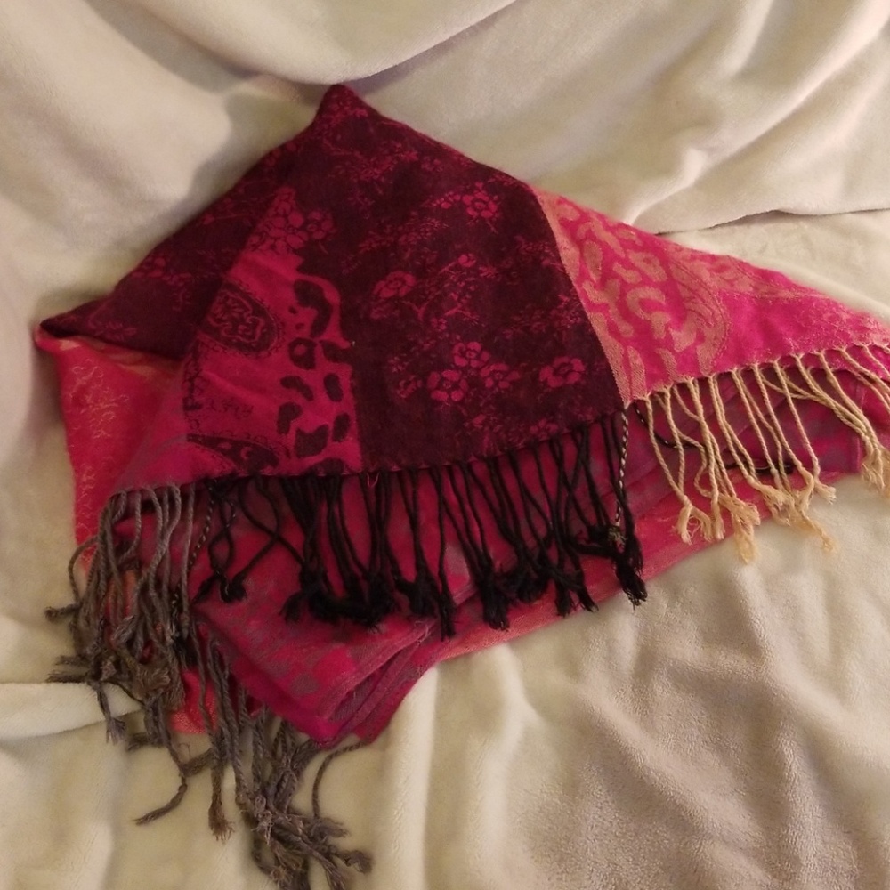 Pink pashmina/scarf